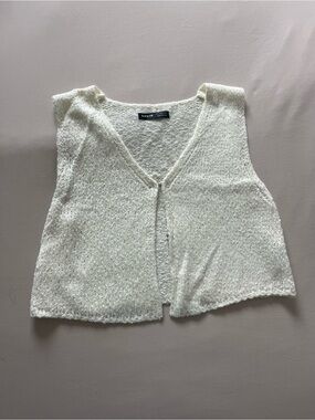 White Knit Cropped Sleeveless Vest